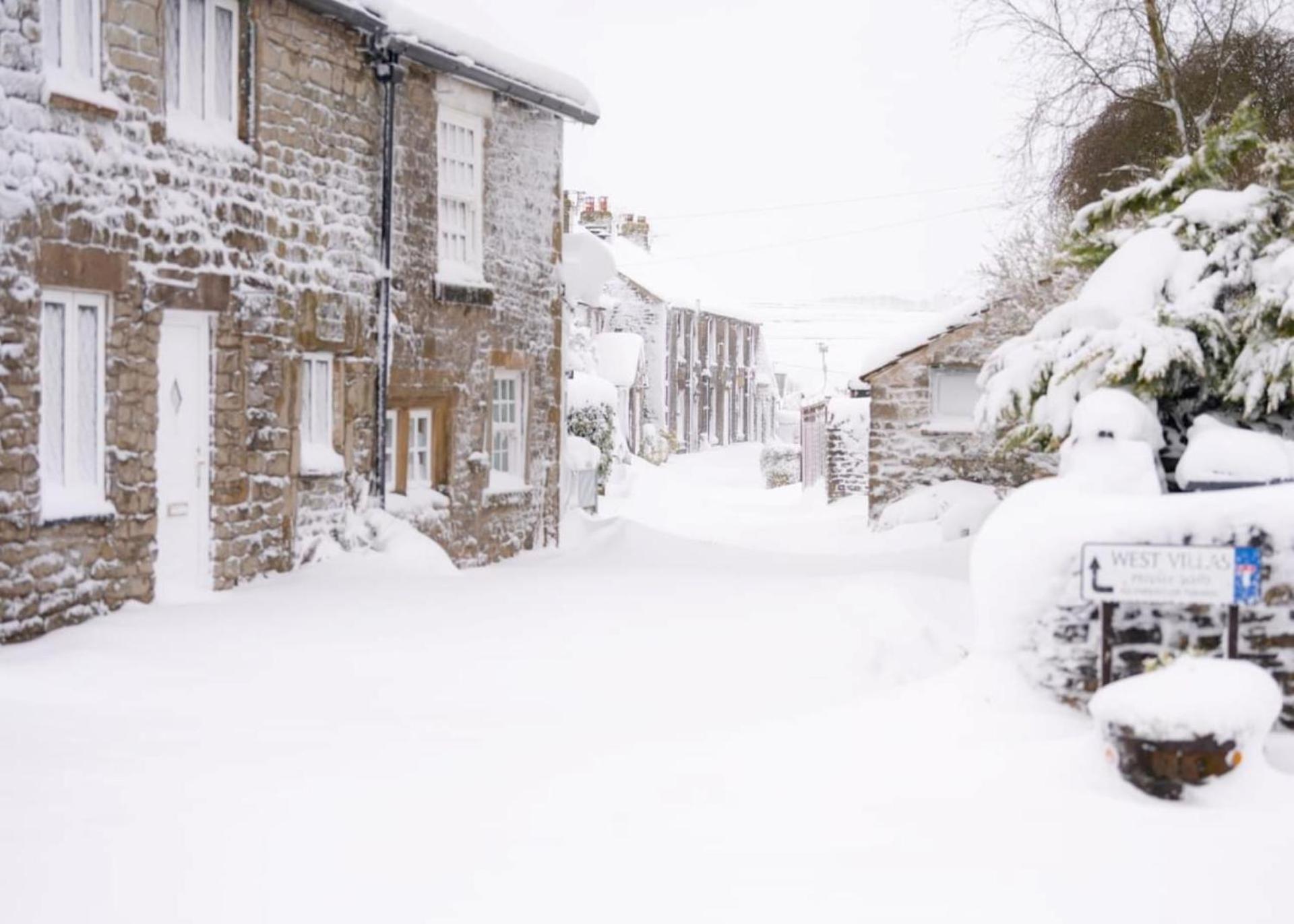 Sweet Pea Cottage Tideswell Exterior photo